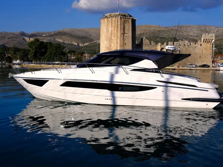 Pronájem lodi Focus Focus Power 36 v Trogir na Samboatu