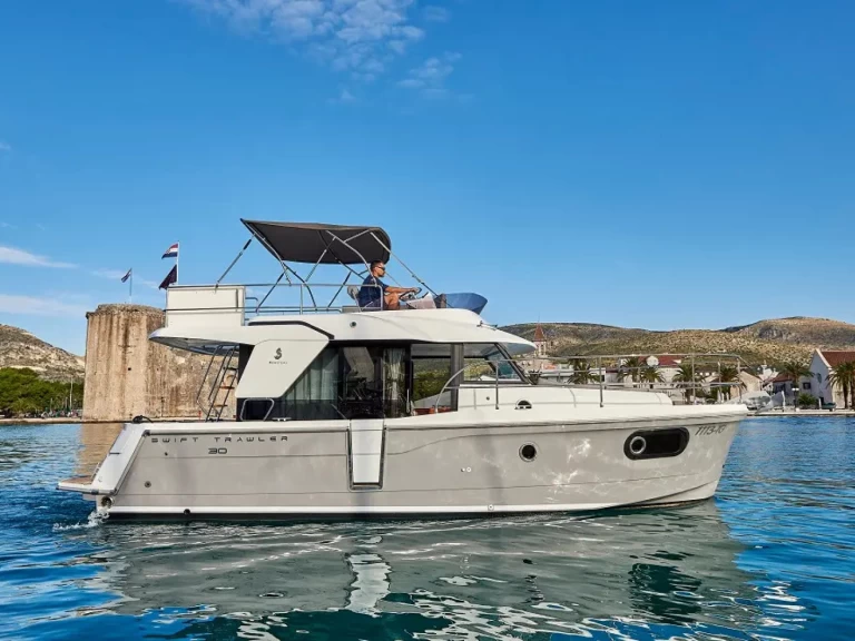Bénéteau Swift Trawler 30 jednotlivci a charterové společnosti v Trogir