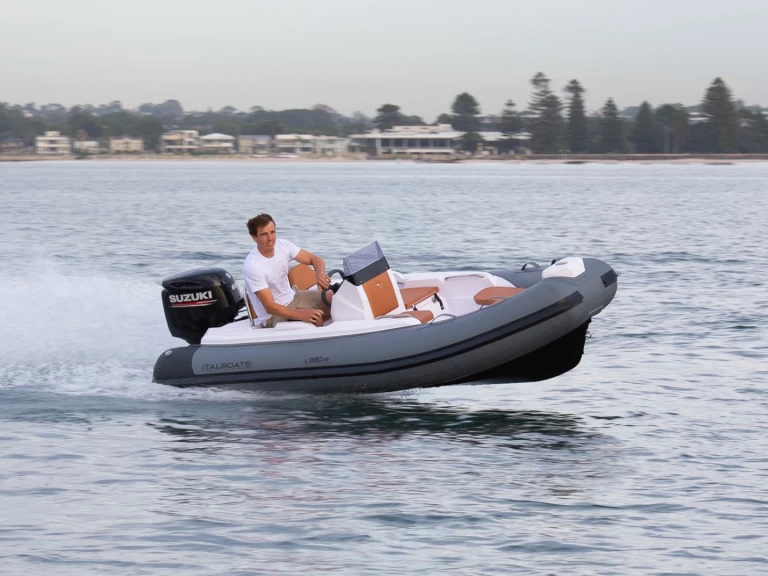 Pronájem jachty v Altea -Italboats Stingher 380FR na Samboatu