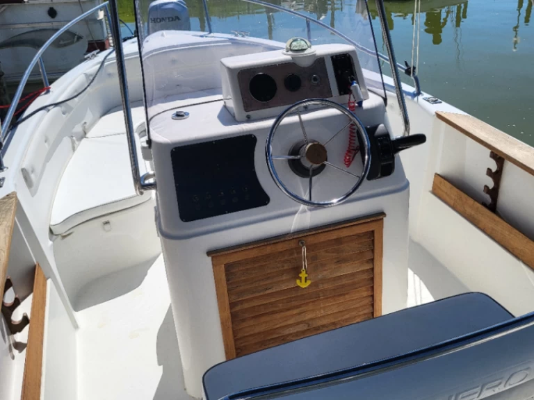 Pronájem lodi Conero sea star v Tuoro sul Trasimeno na Samboatu