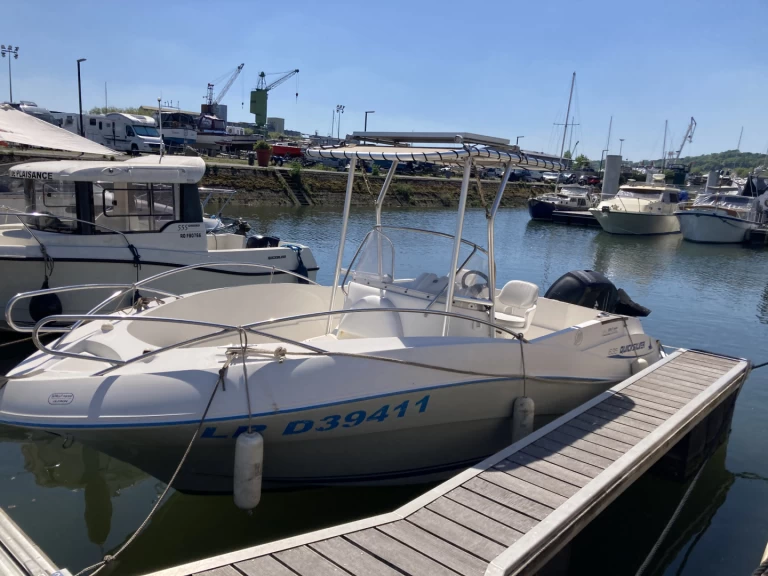 Pronájem Motorová loď Quicksilver s licencí