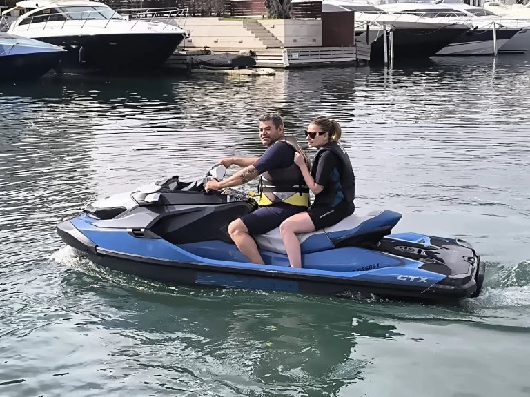 Pronájem lodi Empuriabrava lákavé ceny GTX 170