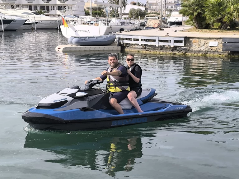 Pronájem Vodní skútr v Empuriabrava -Sea-Doo GTX 170