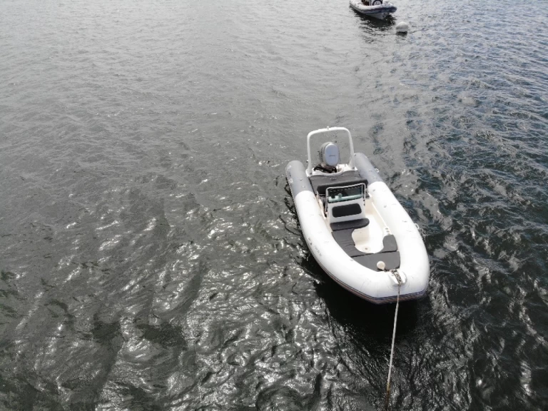 Polotuhá loď k pronájmu v Lège-Cap-Ferret za nejlepší cenu