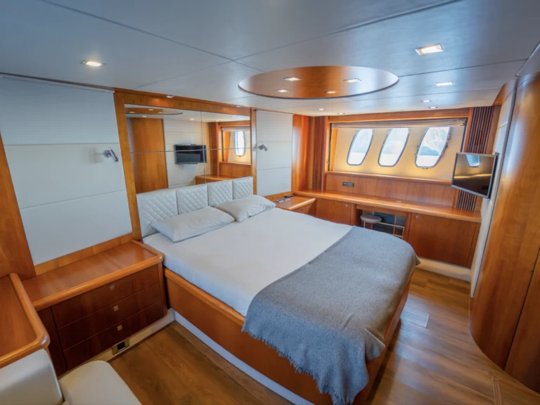 Pronájem lodi Sunseeker Predator 72 v Ibiza Magna na Samboatu