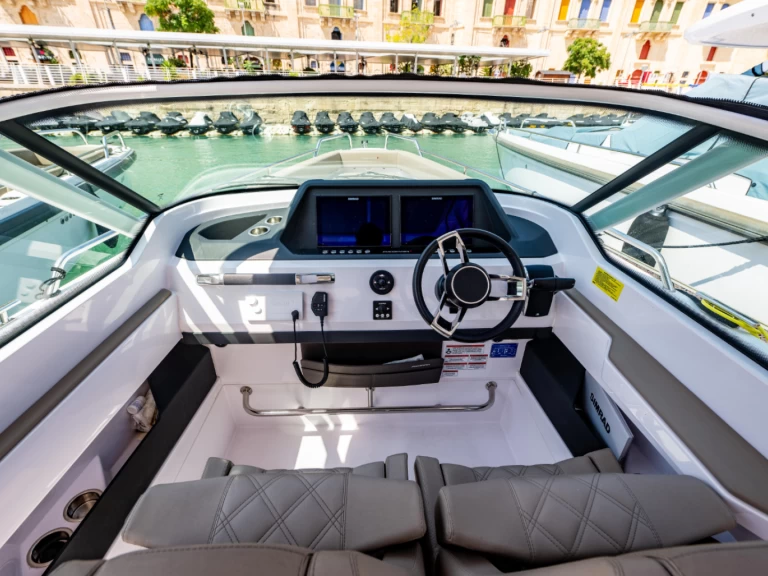 Pronájem lodi Axopar 28 T-Top v San Ġiljan na Samboatu