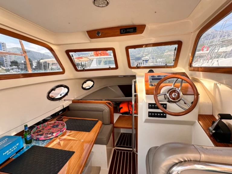 Pronájem lodi Betina 700 v Budva na Samboatu