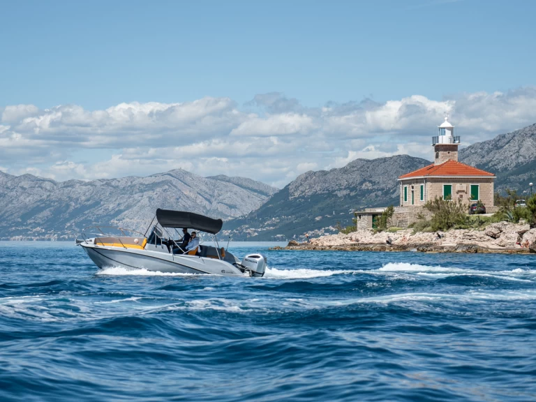 Pronajmout si Quicksilver Quicksilver 675 v Makarska