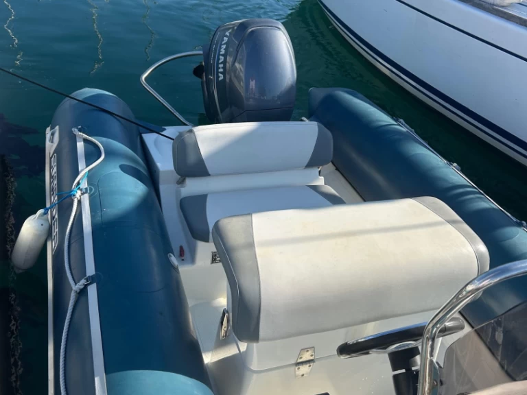 Bombard Sunrider 650 Bleu jednotlivci a charterové společnosti v Sainte-Marine