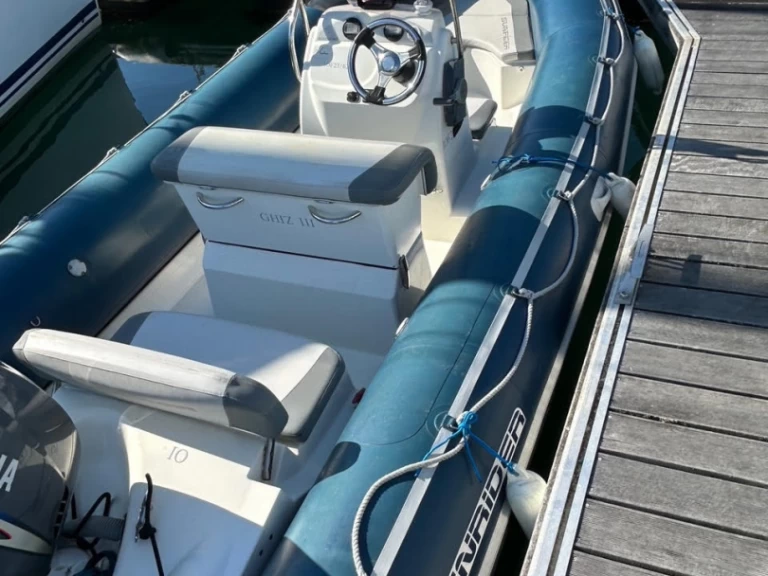 Pronajmout Polotuhá loď se skipperem či ne Bombard v Sainte-Marine