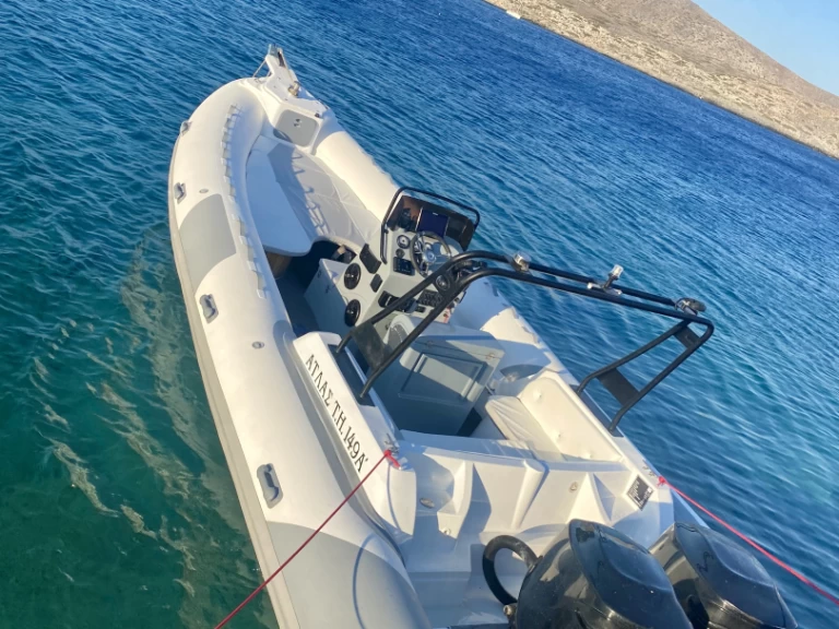 Pronájem lodi HNC 690 690 v Irákleion na Samboatu