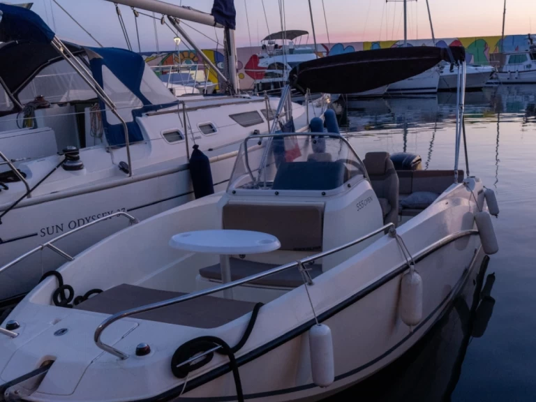 Pronájem lodi Saint Raphael lákavé ceny Activ 555 Open