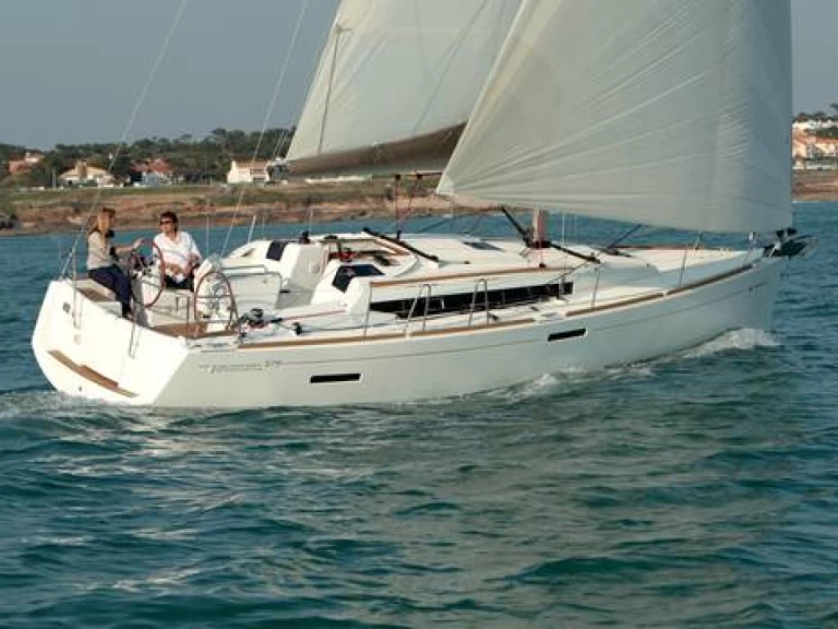 Jeanneau Sun Odyssey 379 jednotlivci a charterové společnosti v Toulon