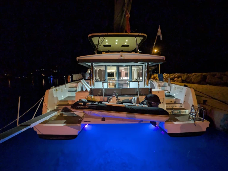 Pronájem lodi Gustavia lákavé ceny Bali 4.8