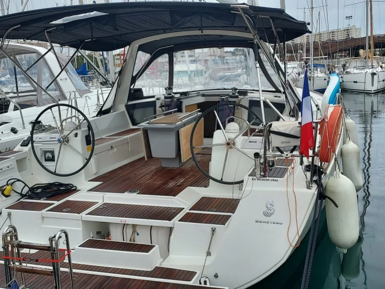 Bénéteau Oceanis 45 jednotlivci a charterové společnosti v Toulon