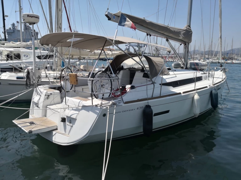 Pronájem lodi Toulon lákavé ceny Sun Odyssey 439
