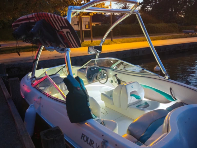 Pronajmout Motorová loď se skipperem či ne Four Winns v Saint-Jorioz