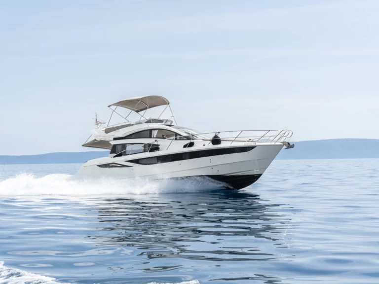 Motorová loď k pronájmu v Makarska za nejlepší cenu