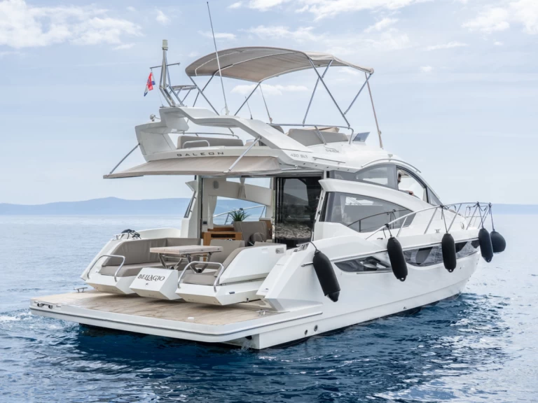 Galeon Galeon 430 Skydeck jednotlivci a charterové společnosti v Makarska