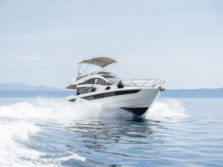 Pronájem lodi Makarska lákavé ceny Galeon 430 Skydeck