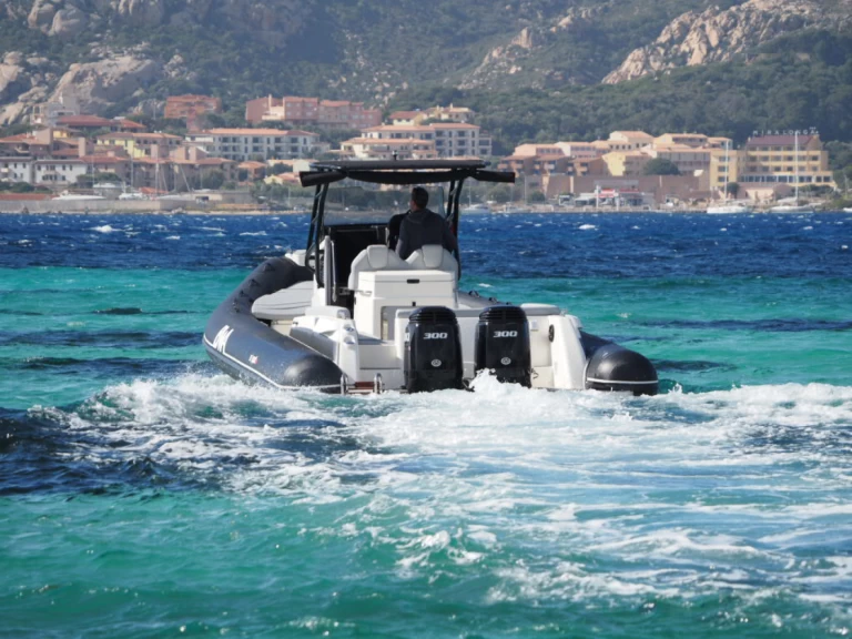 Pronájem Polotuhá loď Bwa s licencí