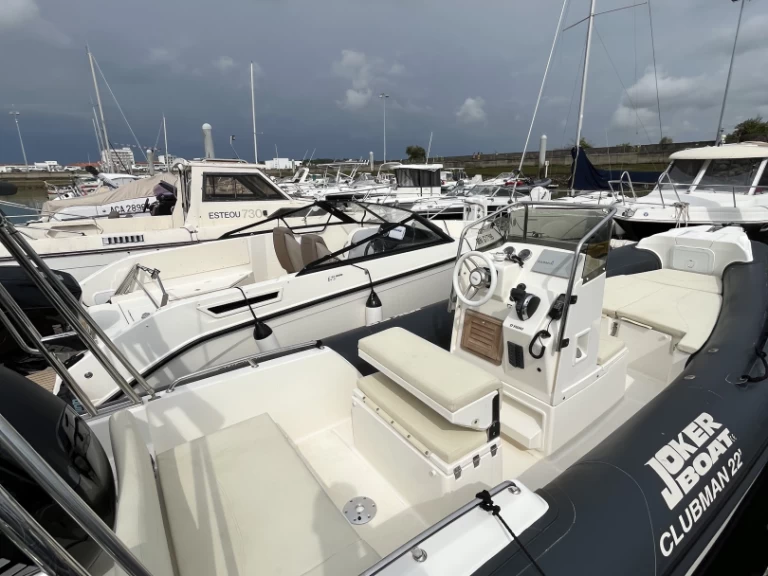 Pronájem lodi Royan lákavé ceny Clubman 22