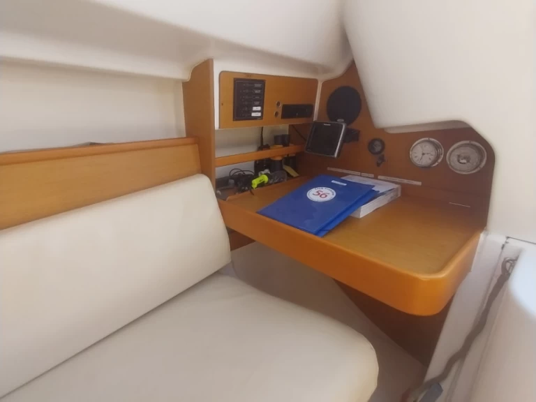 Pronajmout Plachetnice se skipperem či ne Bénéteau v La Trinité-sur-Mer