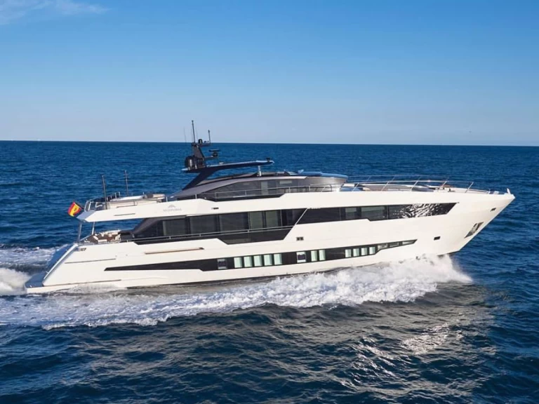 Pronajmout si Astondoa 100 Century v Tivat