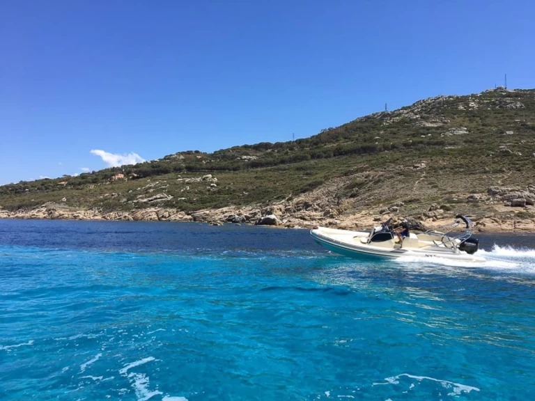 Pronájem jachty v Calvi -Sacs S900 Sport na Samboatu