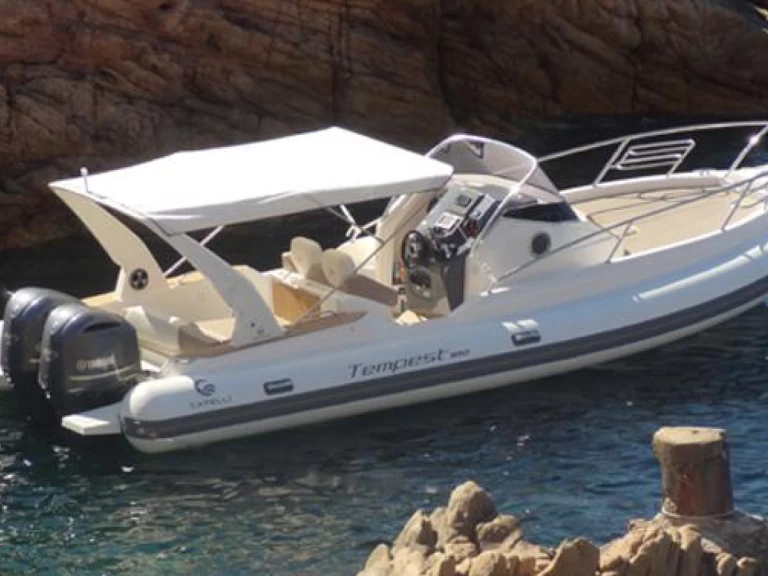 Pronájem lodi Calvi lákavé ceny Tempest 1000 WA