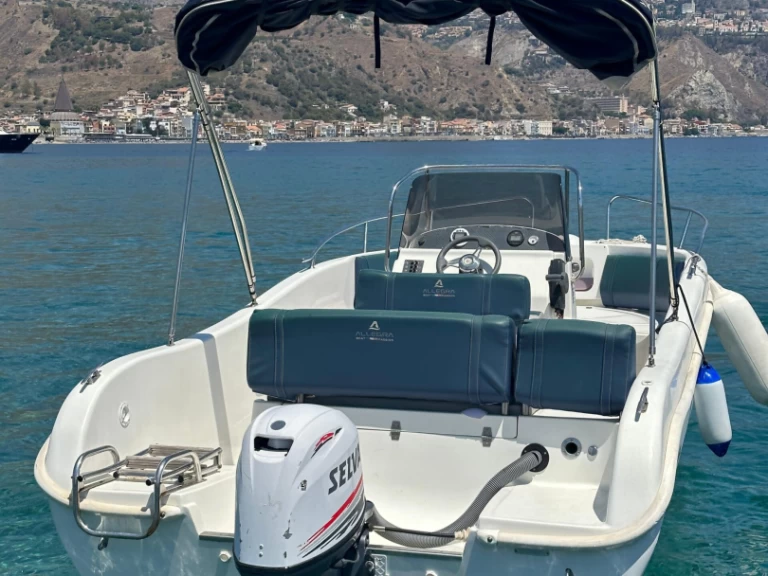 Allegra Boats All 19 Open jednotlivci a charterové společnosti v Giardini-Naxos