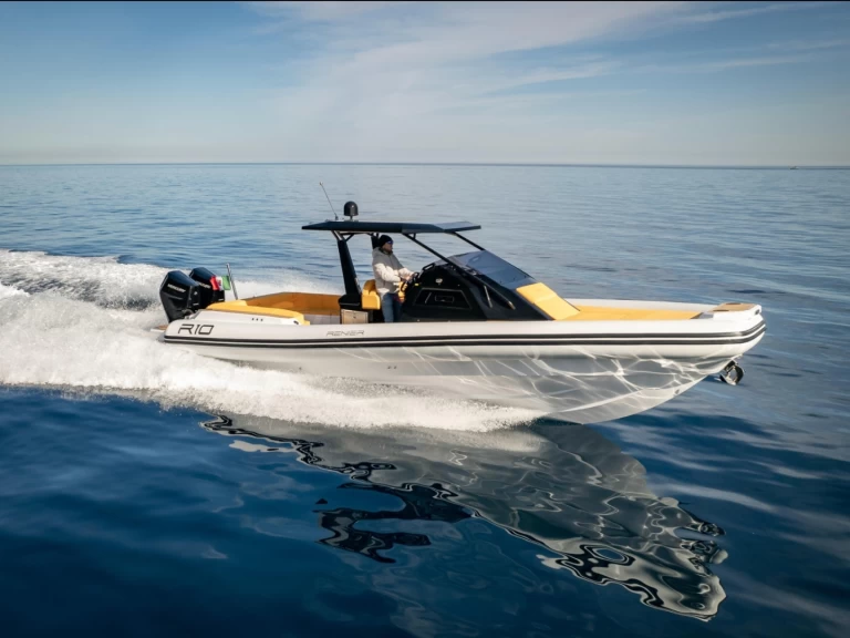 Pronájem Polotuhá loď v Mahon -CANTIERI RENIER R10