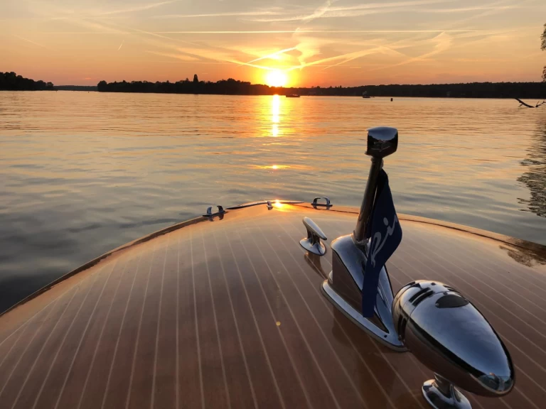 Riva Super florida jednotlivci a charterové společnosti v Monaco-Ville