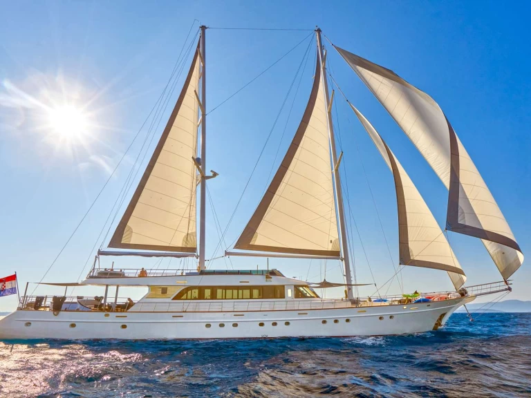 Pronajmout Jachta se skipperem či ne  v Split