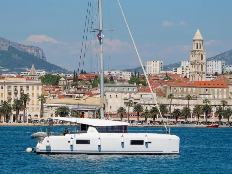 Pronájem lodi Split lákavé ceny Lagoon 42