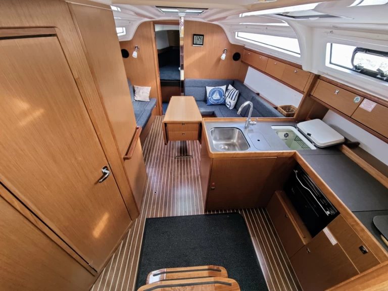 Pronájem jachty v Sukošan -Bavaria Cruiser 37 na Samboatu
