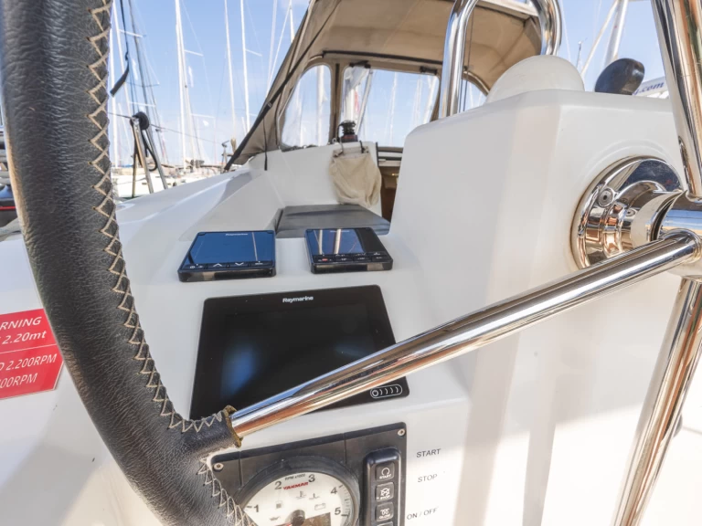 Pronajmout Plachetnice se skipperem či ne Bénéteau v Lefkáda