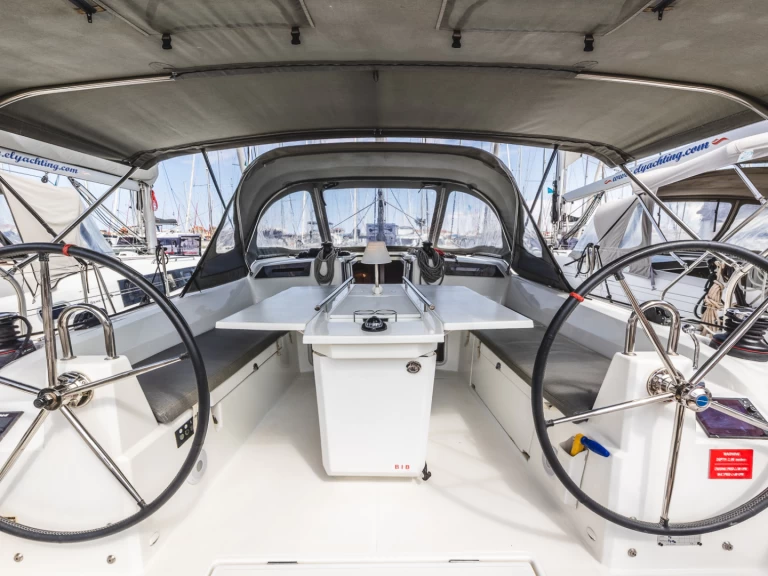 Pronájem Plachetnice Bénéteau s licencí