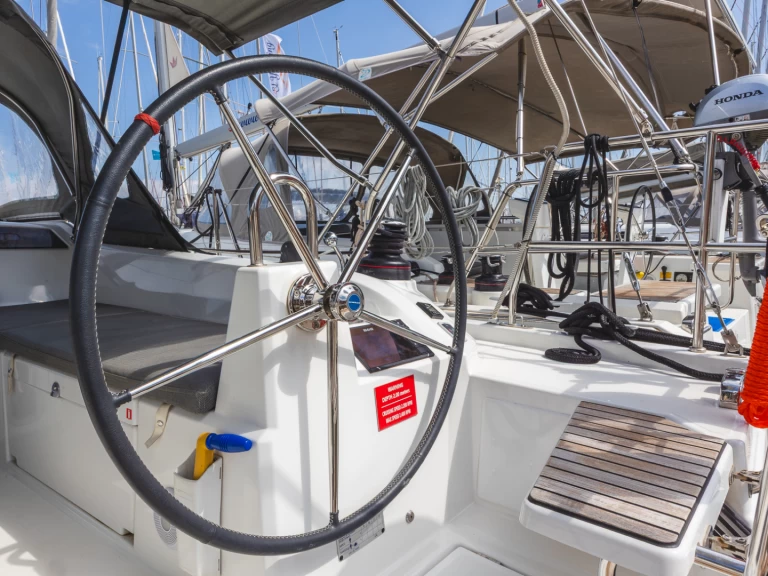 Pronajmout si Bénéteau Oceanis 40.1 v Lefkáda