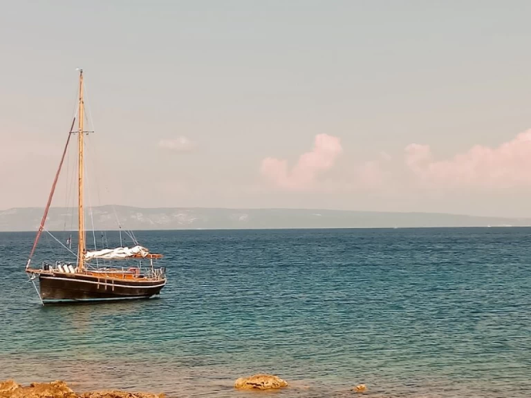 Pronájem lodi Unknown Pilot Cutter v Pula na Samboatu