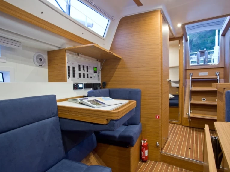 Elan Impression 35 jednotlivci a charterové společnosti v Pula