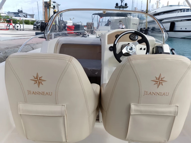 Pronájem jachty v Antibes -Jeanneau Cap Camarat 555 na Samboatu