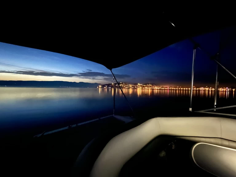 Bayliner Bayliner 2655 Cierra jednotlivci a charterové společnosti v Ohrid