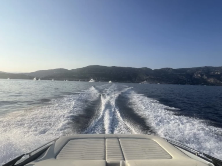 Pronajmout si Cranchi Cranchi E26 v Nice