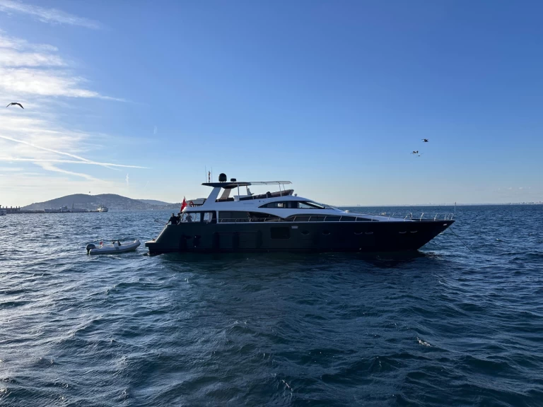 Pronajmout si costome made costome made v Beşiktaş