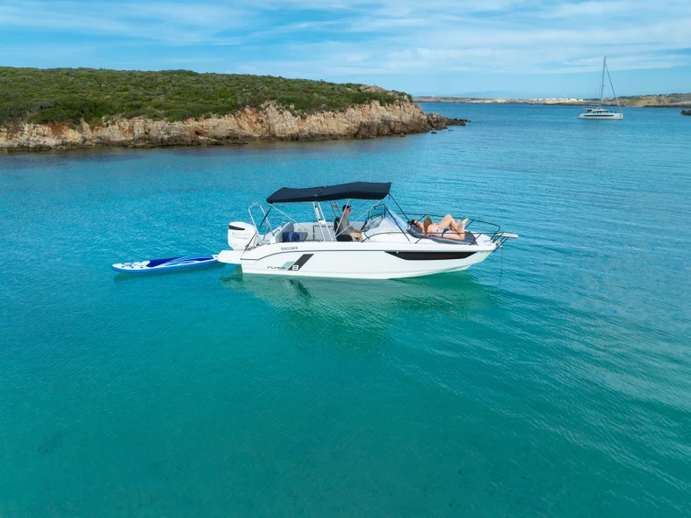 Pronájem Motorová loď Bénéteau s licencí