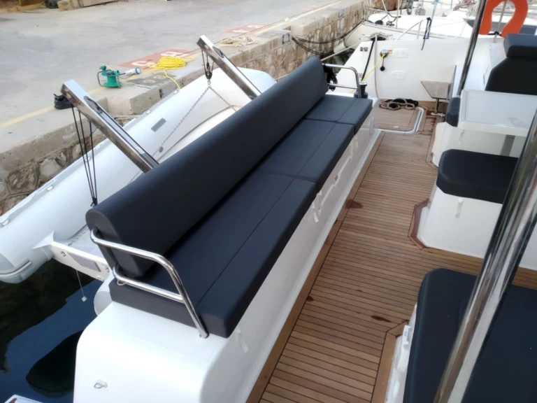 Pronajmout si Fountaine Pajot Astrea 42 v Kallithéa