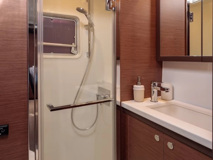 Pronajmout Katamarán se skipperem či ne Lagoon v Lavrio