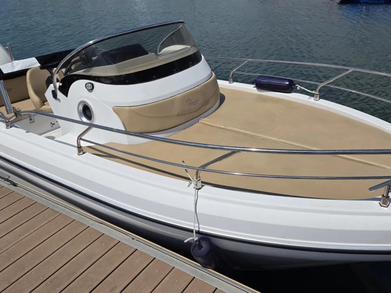 Pronájem Motorová loď Ranieri s licencí