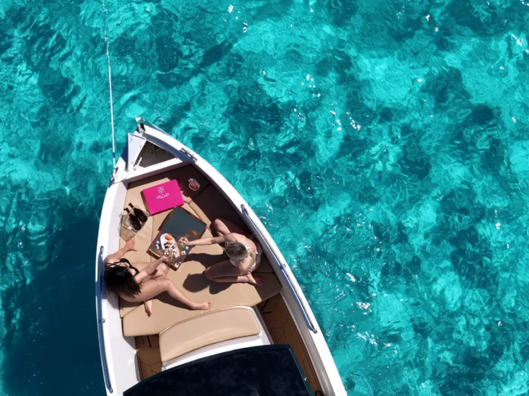 Pronájem Motorová loď Cattleya s licencí